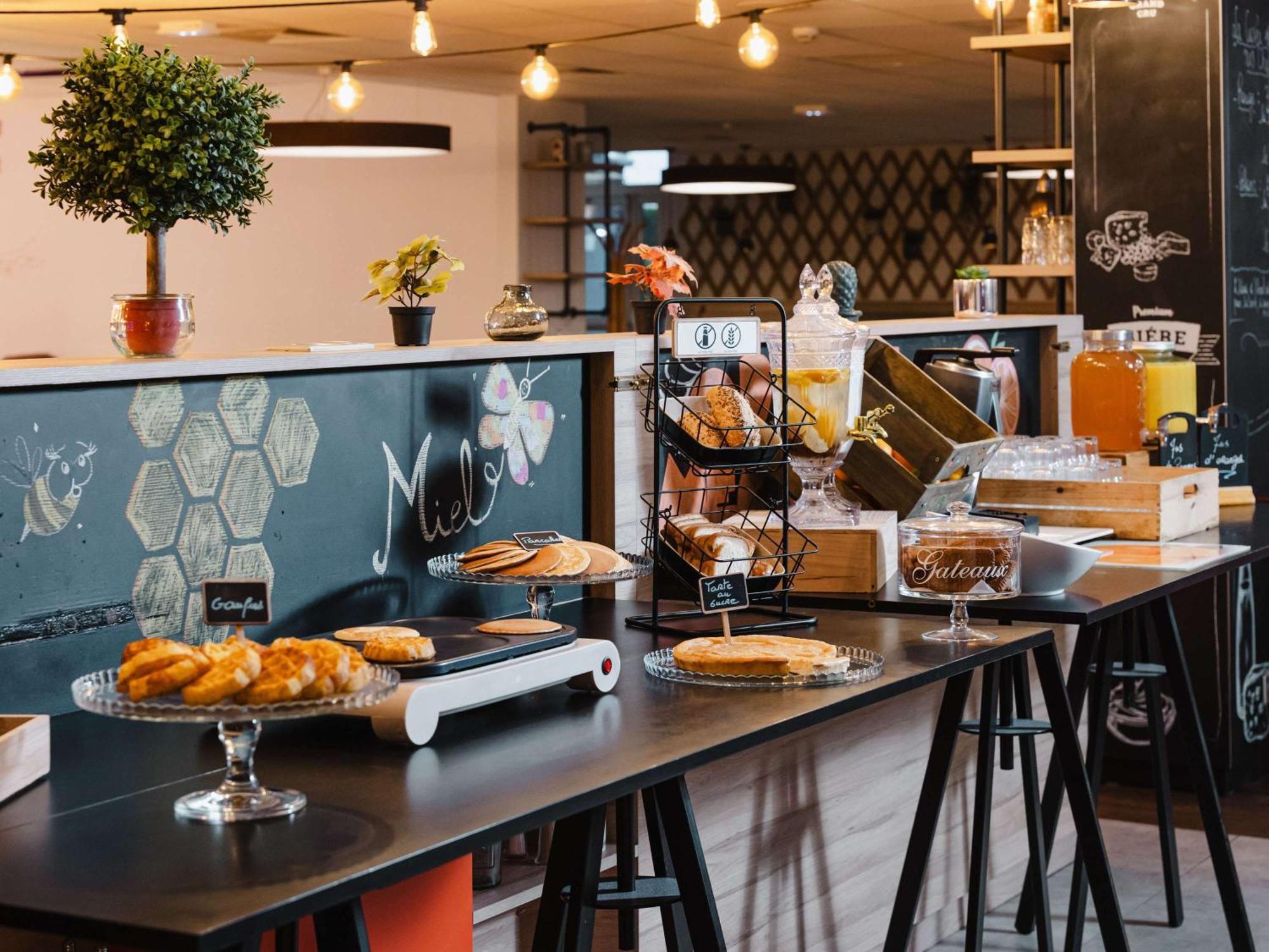 Hotel Mercure Lille Aeroport Екстериор снимка