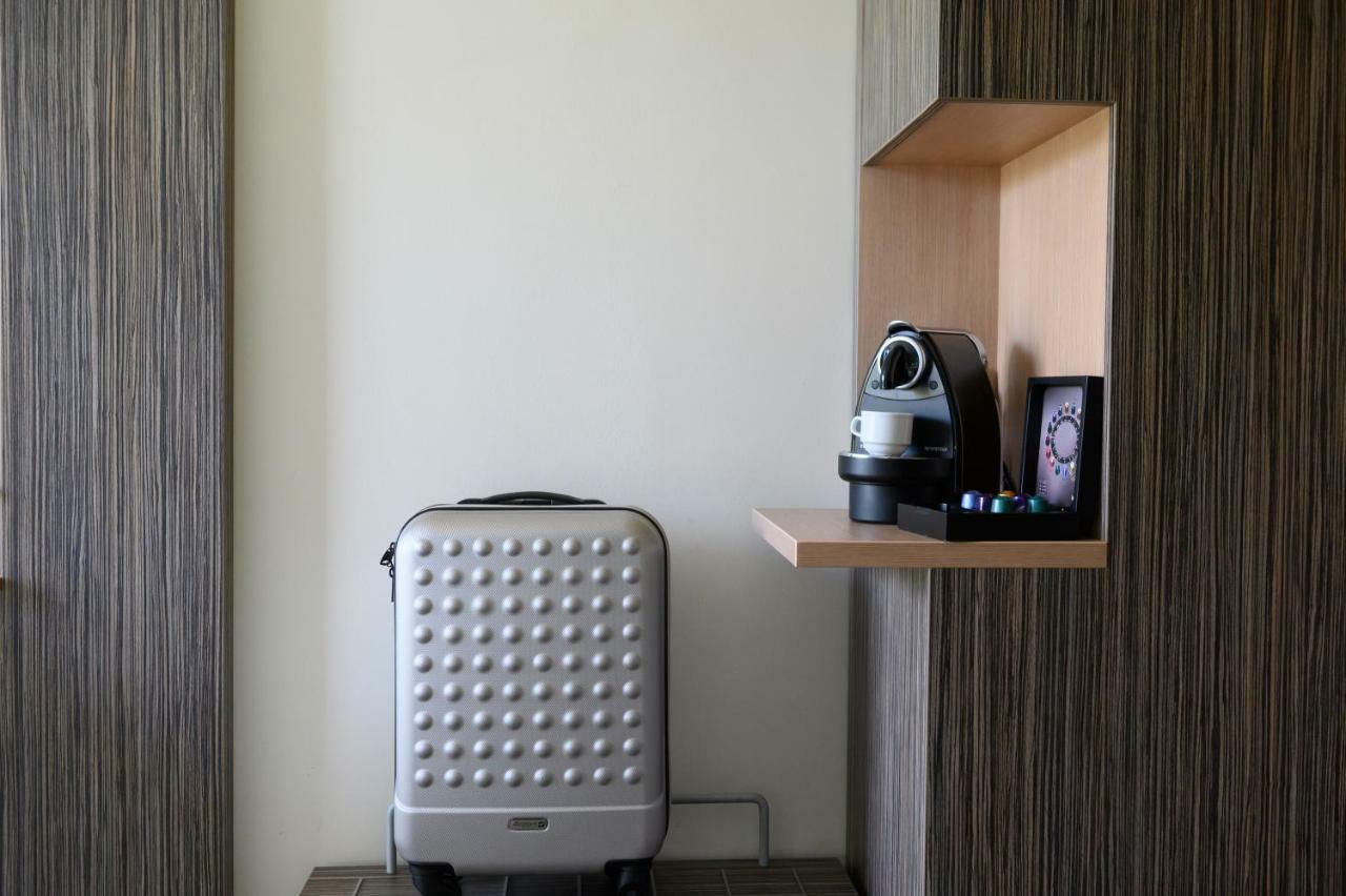 Hotel Mercure Lille Aeroport Екстериор снимка